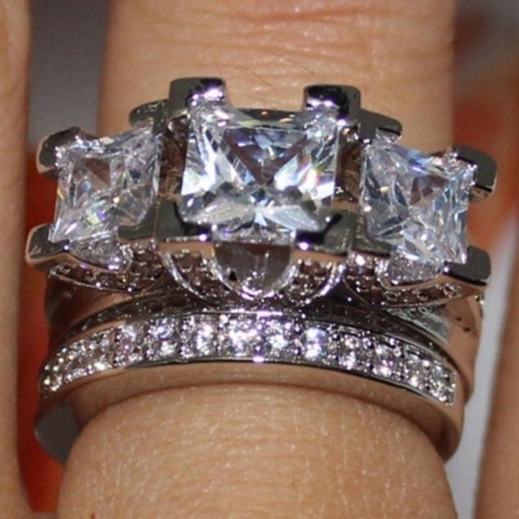 NEW 2PC Princess Cut Diamond Wedding Ring Set - Picture 2 of 2